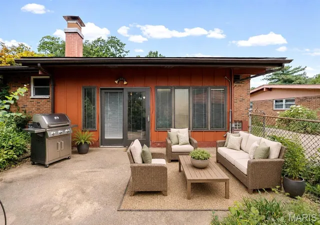 Photo 2 of Single family home for sale at 508 Crestvale Dr, Saint Louis, MO 63119 | MLS# MIS26024080 | Listing updated on 2026-10-05
