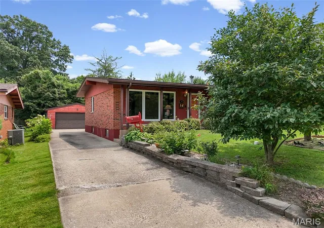 Single family home for sale at 508 Crestvale Dr, Saint Louis, MO 63119 | MLS# MIS26024080