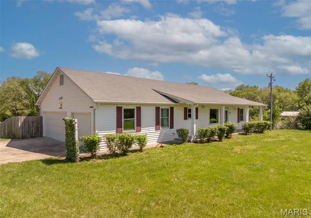 Homes for sale in Foley, MO | 102 Apple Grove Rd, Foley, MO 63347 | MLS# MIS26024108