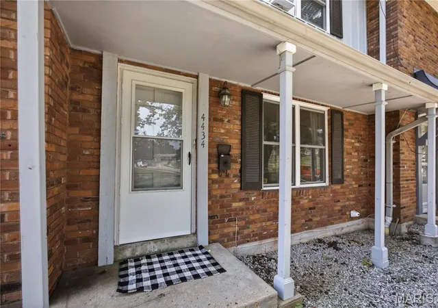 3rd image of 4434 Pegasus Dr, Saint Louis, MO 63129 | MLS# MIS26024113
