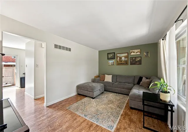 4th image of 4434 Pegasus Dr, Saint Louis, MO 63129 | MLS# MIS26024113