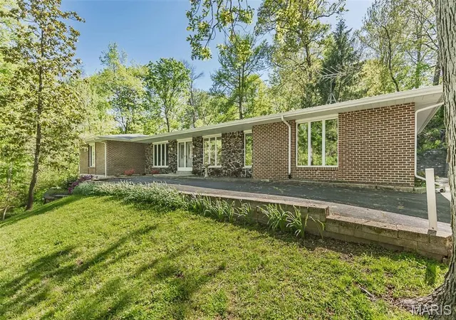 Photo 2 of Single family home for sale at 4200 Wincliff Dr, St Charles, MO 63304 | MLS# MIS26024126 | Listing updated on 2026-09-13