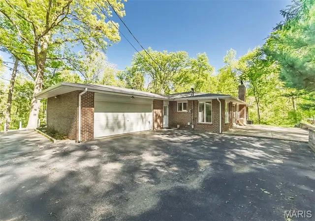 Photo 3 of Single family home for sale at 4200 Wincliff Dr, St Charles, MO 63304 | MLS# MIS26024126 | Listing updated on 2026-09-28