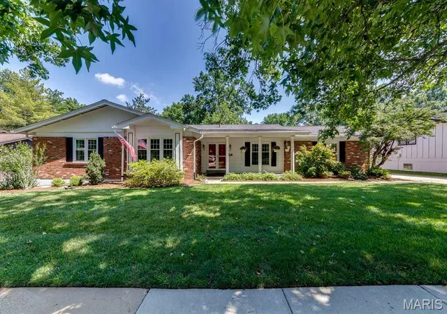Homes for sale in Ballwin, MO | 713 Barham Down Dr, Ballwin, MO 63011 | MLS# MIS26024129