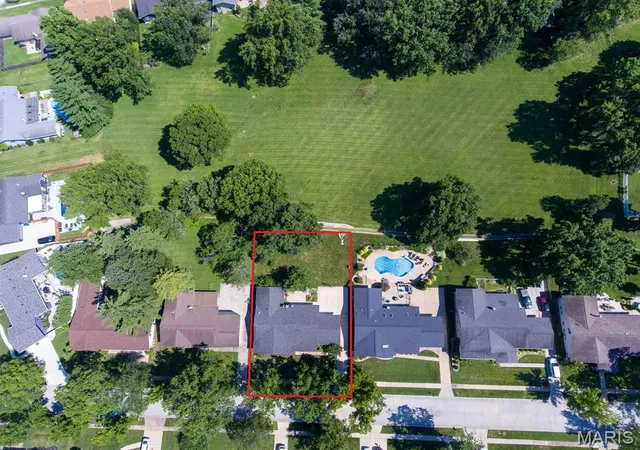 Homes for sale in Ballwin, MO | 713 Barham Down Dr, Ballwin, MO 63011 | MLS# MIS26024129