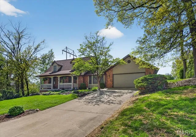 2nd image of 411 John Henry St, Belleville, IL 62220 | MLS# MIS26024148