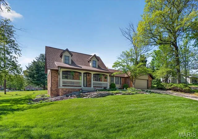 3rd image of 411 John Henry St, Belleville, IL 62220 | MLS# MIS26024148