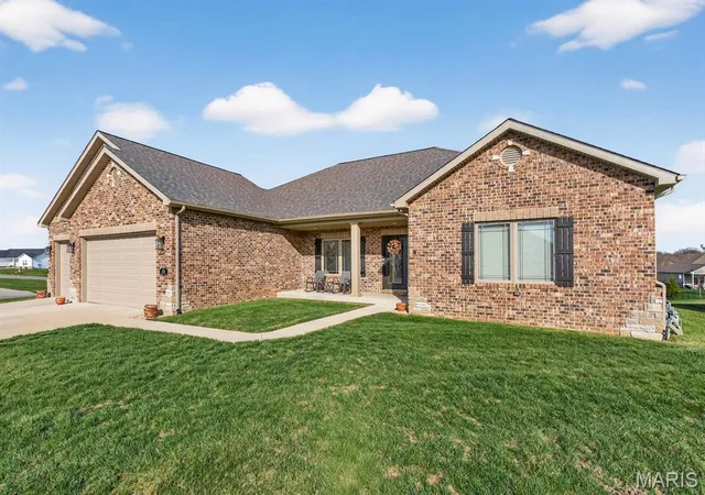 Photo 2 of Single family home for sale at 1300 Renwick Way Ct, O Fallon, IL 62269 | MLS# MIS26024151 | Listing updated on 2026-09-14