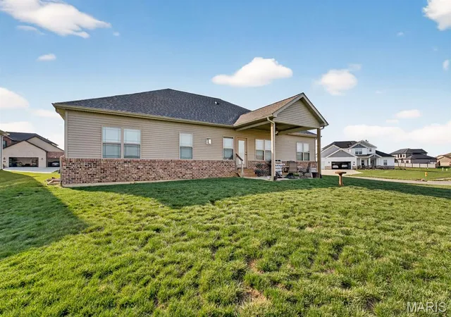 Photo 3 of Single family home for sale at 1300 Renwick Way Ct, O Fallon, IL 62269 | MLS# MIS26024151 | Listing updated on 2026-09-14