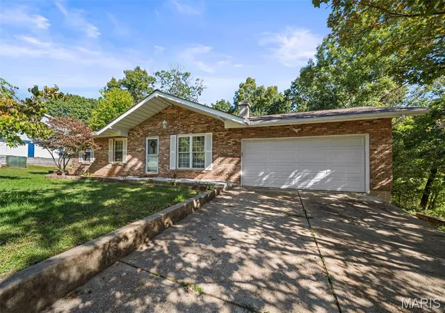 Photo 2 of Single family home for sale at 5418 Oakcrest Dr, Imperial, MO 63052 | MLS# MIS26024155 | Listing updated on 2026-10-16