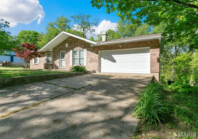 Photo 3 of Single family home for sale at 5418 Oakcrest Dr, Imperial, MO 63052 | MLS# MIS26024155 | Listing updated on 2026-07-03
