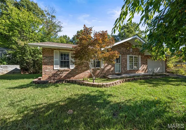 Photo 3 of Single family home for sale at 5418 Oakcrest Dr, Imperial, MO 63052 | MLS# MIS26024155 | Listing updated on 2026-10-16