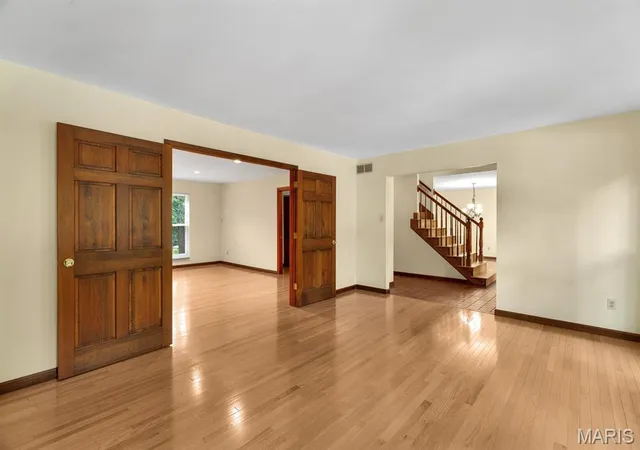 Photo 4 of Single family home for sale at 1508 Redbriar Dr, High Ridge, MO 63049 | MLS# MIS26024181 | Listing updated on 2026-08-28
