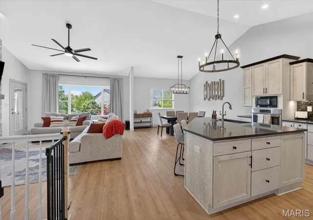 Photo 4 of Single Family Residence at 322 Pointe Loma Blvd, Lake Saint Louis, MO 63367 | MLS# MIS26024185 |  | Sold on 2026-04-30