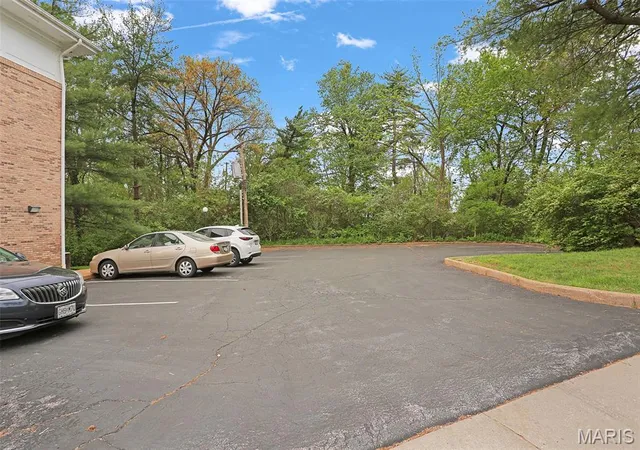 Homes for sale in Creve Coeur, MO | 11920 Old Ballas Road, Creve Coeur, MO 63141 | Houzeo