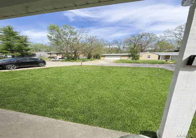 4th image of 9827 Winkler Dr, Saint Louis, MO 63136 | MLS# MIS26024298