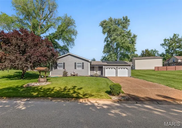 Single family home for sale at 204 Coral Dr, Collinsville, IL 62234 | MLS# MIS26024301