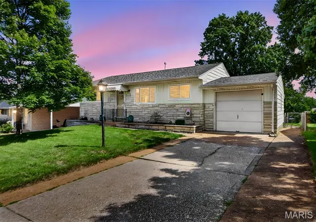 Homes for sale in Mehlville, MO | 209 Freeman Dr, Mehlville, MO 63129 | MLS# MIS26024313