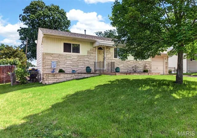 Homes for sale in Mehlville, MO | 209 Freeman Dr, Mehlville, MO 63129 | MLS# MIS26024313