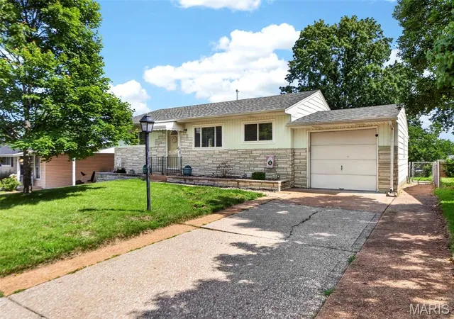 Homes for sale in Mehlville, MO | 209 Freeman Dr, Mehlville, MO 63129 | MLS# MIS26024313
