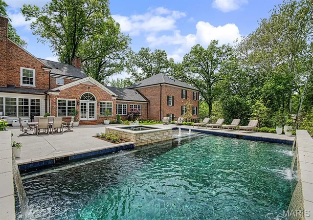 4th image of 7 Greenbriar Dr, Saint Louis, MO 63124 | MLS# MIS26024320