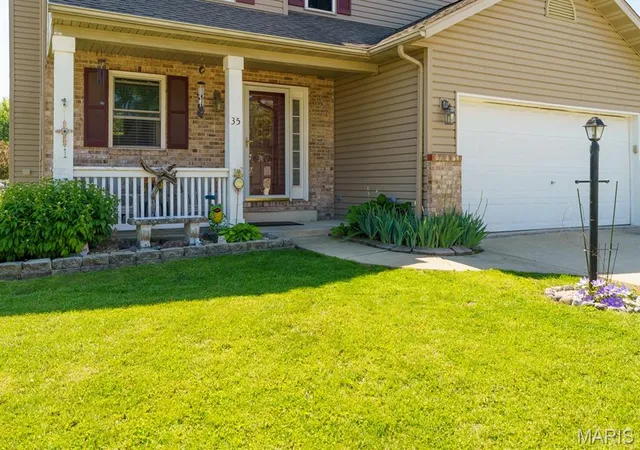 Homes for sale in Glen Carbon, IL | 35 Jason Dr, Glen Carbon, IL 62034 | MLS# MIS26024385