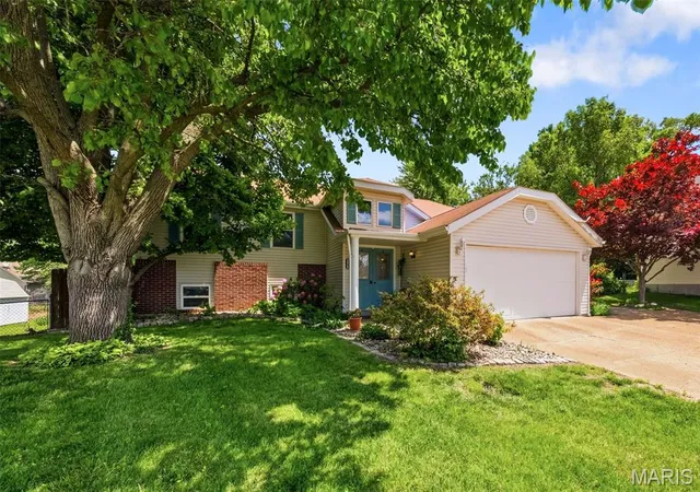 2nd image of 2425 Farnham Ct, Florissant, MO 63033 | MLS# MIS26024416