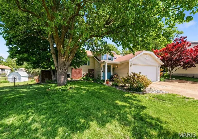 3rd image of 2425 Farnham Ct, Florissant, MO 63033 | MLS# MIS26024416
