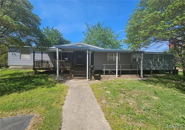 Homes for sale in Pinckneyville, IL | 716 W Water, Pinckneyville, IL 62274 | MLS# MIS26024492