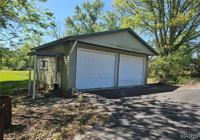Homes for sale in Pinckneyville, IL | 716 W Water, Pinckneyville, IL 62274 | MLS# MIS26024492