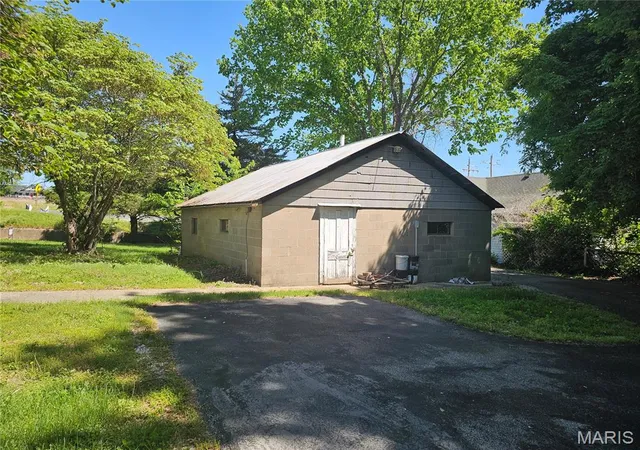 Homes for sale in Pinckneyville, IL | 716 W Water, Pinckneyville, IL 62274 | MLS# MIS26024492