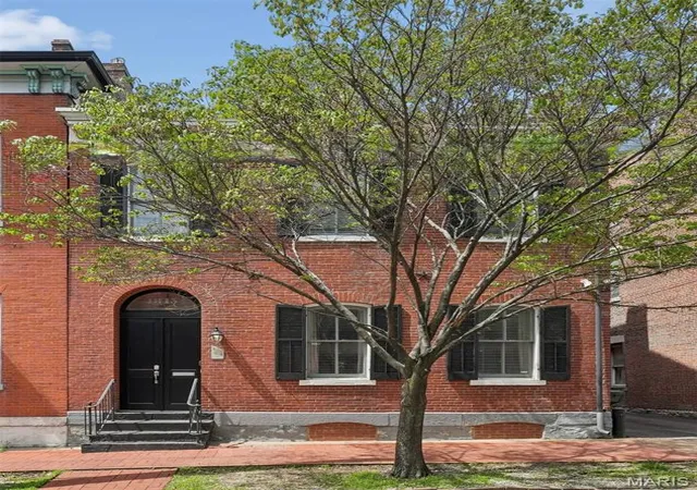 Photo 2 of Single family home for sale at 1845 S 9th St, Saint Louis, MO 63104 | MLS# MIS26024566 | Listing updated on 2026-07-07
