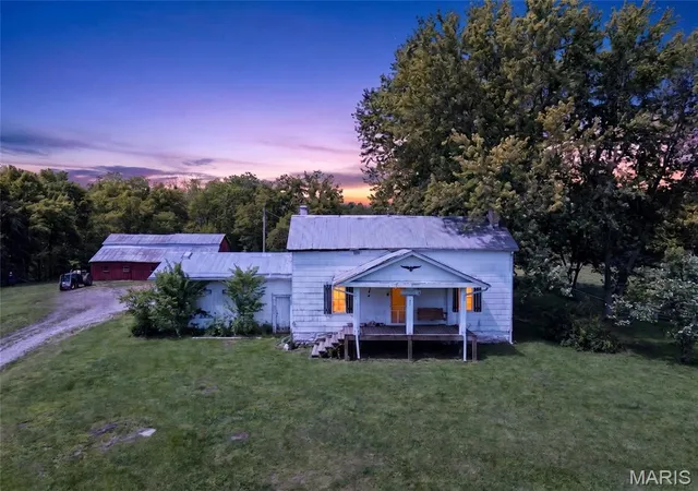 2nd image of 12971 Cowboy Dr, De Soto, MO 63020 | MLS# MIS26024572