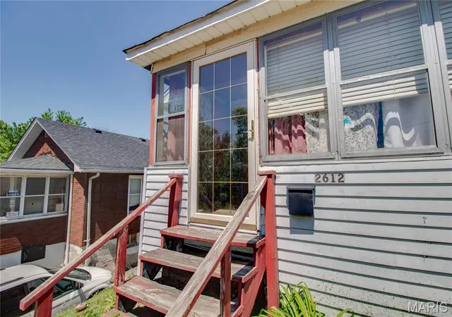 Homes for sale in Alton, IL | 2612 Yager Ave, Alton, IL 62002 | MLS# MIS26024576