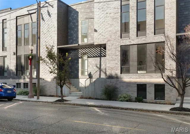 Photo 2 of Townhouse for sale at 215 N Sarah St #8, Saint Louis, MO 63108 | MLS# MIS26024630 | Listing updated on 2026-06-08