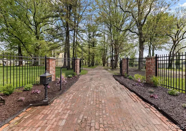 Homes for sale in Alton, IL | 2367 Central Ave, Alton, IL 62002 | MLS# MIS26024703