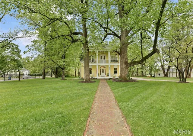 Homes for sale in Alton, IL | 2367 Central Ave, Alton, IL 62002 | MLS# MIS26024703
