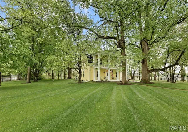 Homes for sale in Alton, IL | 2367 Central Ave, Alton, IL 62002 | MLS# MIS26024703
