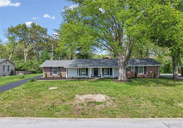 Homes for sale in Creve Coeur, MO | 11967 Randy Dr, Creve Coeur, MO 63141 | MLS# MIS26024704