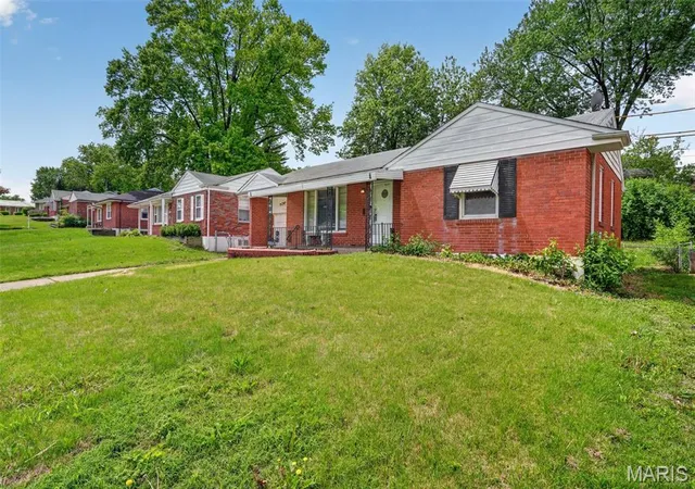 Photo 3 of Sale Pending at 9243 Filibert Dr, Saint Louis, MO 63137 | MLS# MIS26024781 | Listing updated on 2026-10-27