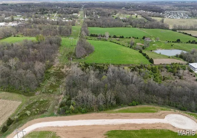 Homes for sale in Winfield, MO | 225 Red Mare Rd, Winfield, MO 63389 | MLS# MIS26024822