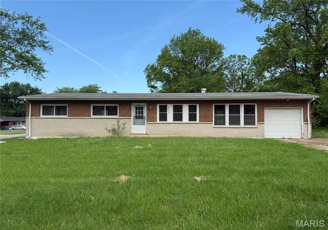 Photo 1 of Sale Pending at 9715 Tullamoor Dr, St Louis, MO 63136 | MLS# MIS26024828 | Listing updated on 2026-08-27