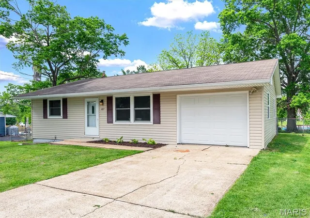 Homes for sale in Pacific, MO | 1877 Forest Ln, Pacific, MO 63069 | MLS# MIS26024951