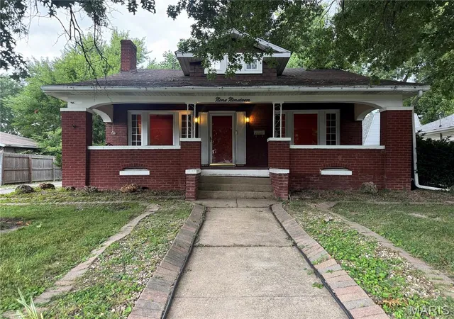 Homes for sale in Staunton, IL | 919 W Henry St, Staunton, IL 62088 | MLS# MIS26025065