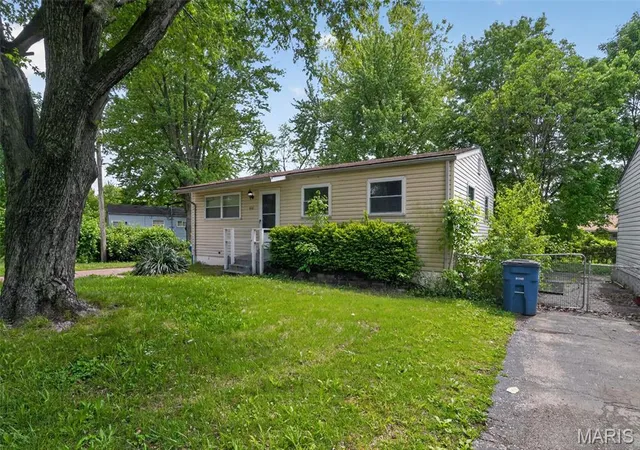 Photo 3 of Sale Pending at 1112 Rhea Ave, Saint Louis, MO 63138 | MLS# MIS26025070 | Listing updated on 2026-09-19