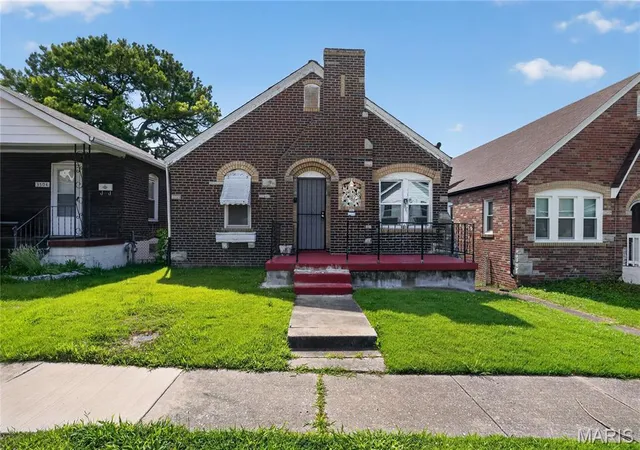 2nd image of 3502 West Pl, St Louis, MO 63121 | MLS# MIS26025096
