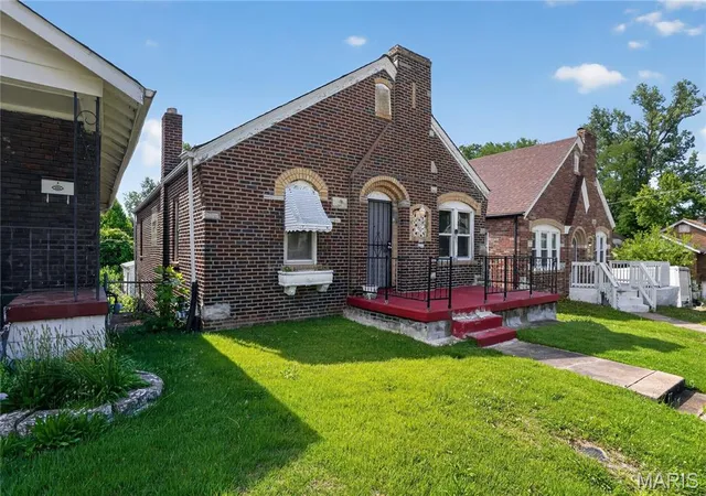 3rd image of 3502 West Pl, St Louis, MO 63121 | MLS# MIS26025096