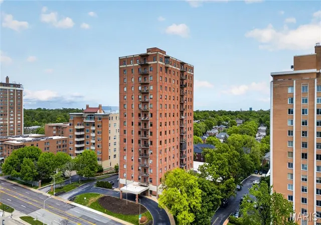 24th image of 816 S Hanley Rd #14B, Saint Louis, MO 63105 | MLS# MIS26025107