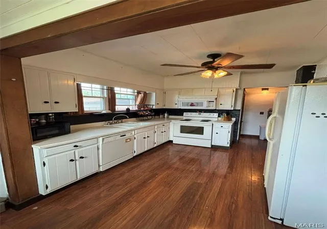 Homes for sale in Wood River, IL | 556 Whitelaw Ave, Wood River, IL 62095 | MLS# MIS26025108