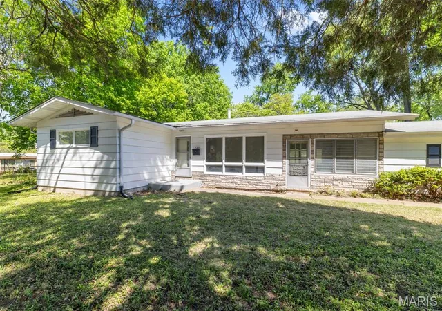 Homes for sale in Saint Louis, MO | 425 Powell Ave, Saint Louis, MO 63135 | MLS# MIS26025137